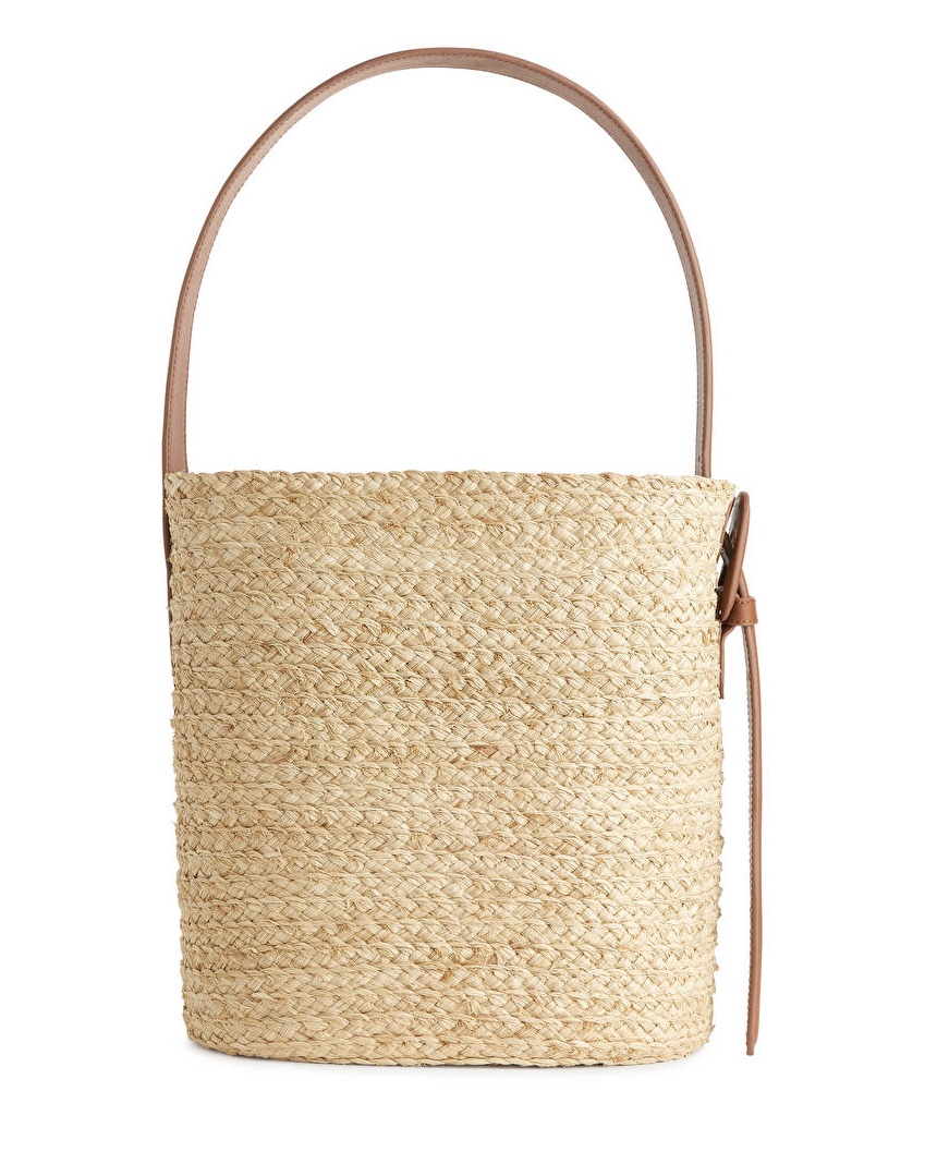 ARKET Straw Bucket Tote – The Anna Edit